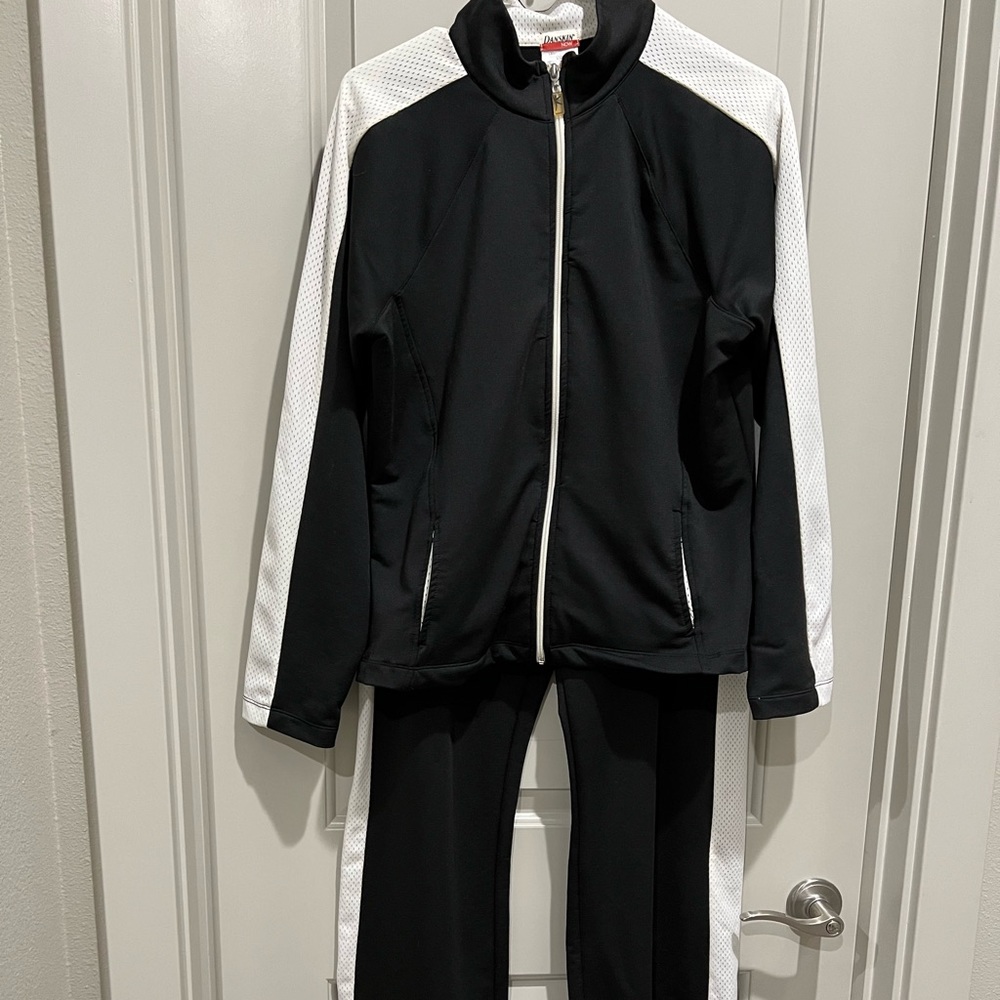 4 piece Danskin Now athletic set